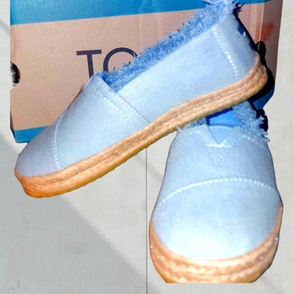 TOMS NWT YOUTH Alpargata Kids Shoe